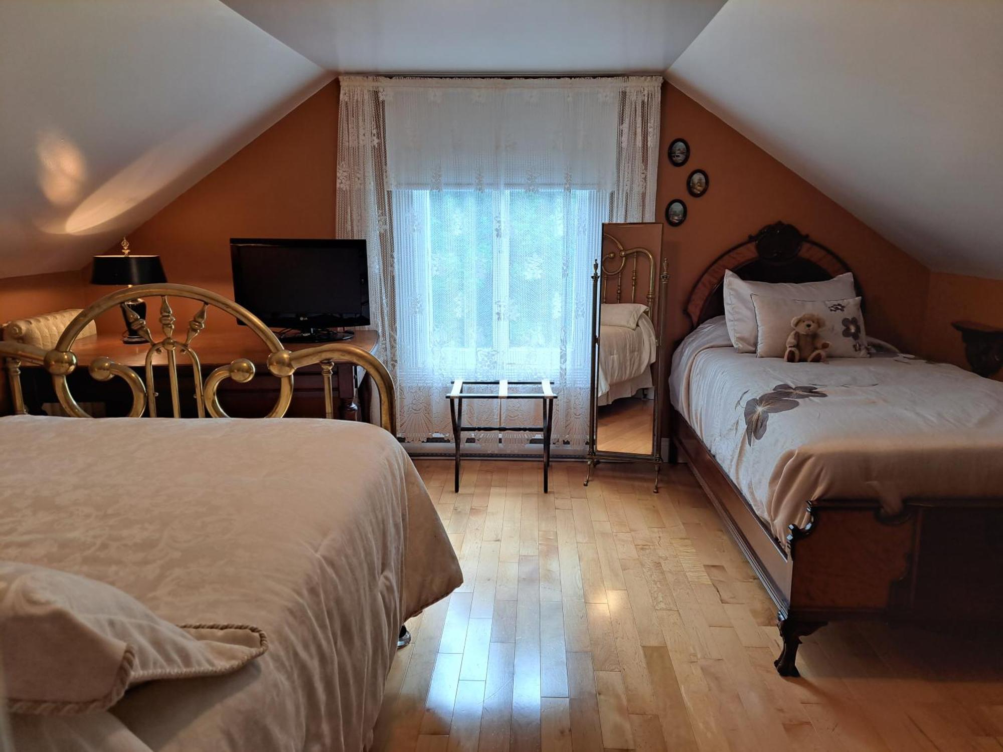 Gite Au Charme Victorien Beauceville 外观 照片